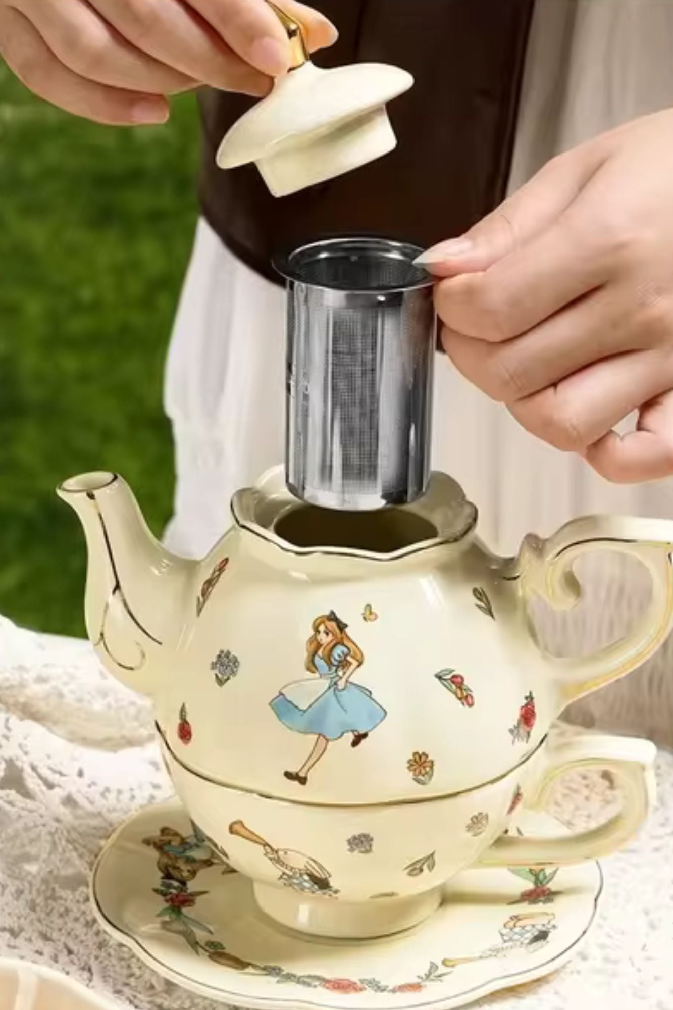 Bule Alice no Páis das Maravilhas