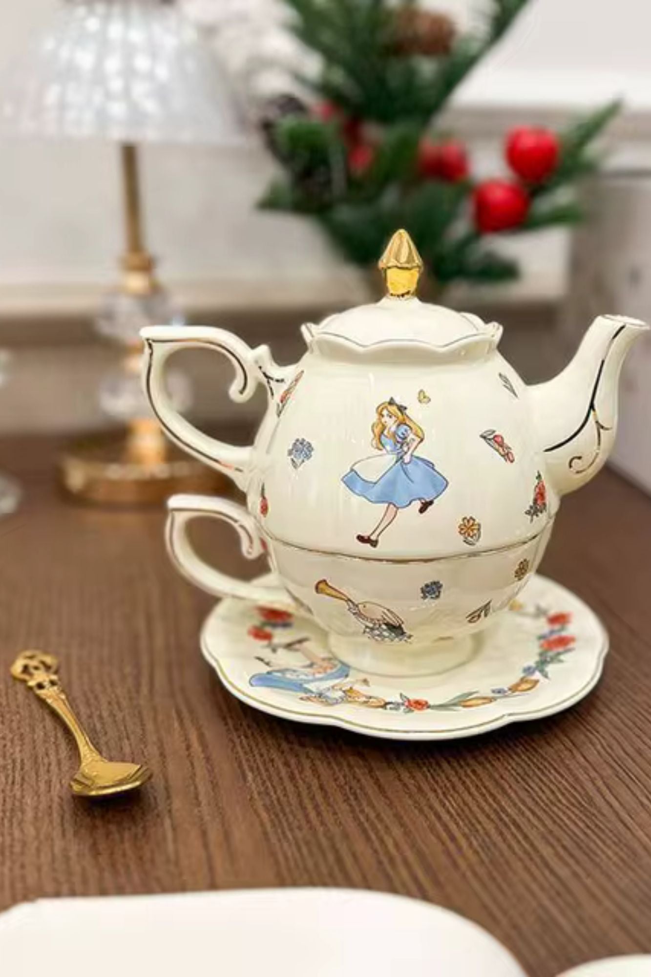 Bule Alice no Páis das Maravilhas