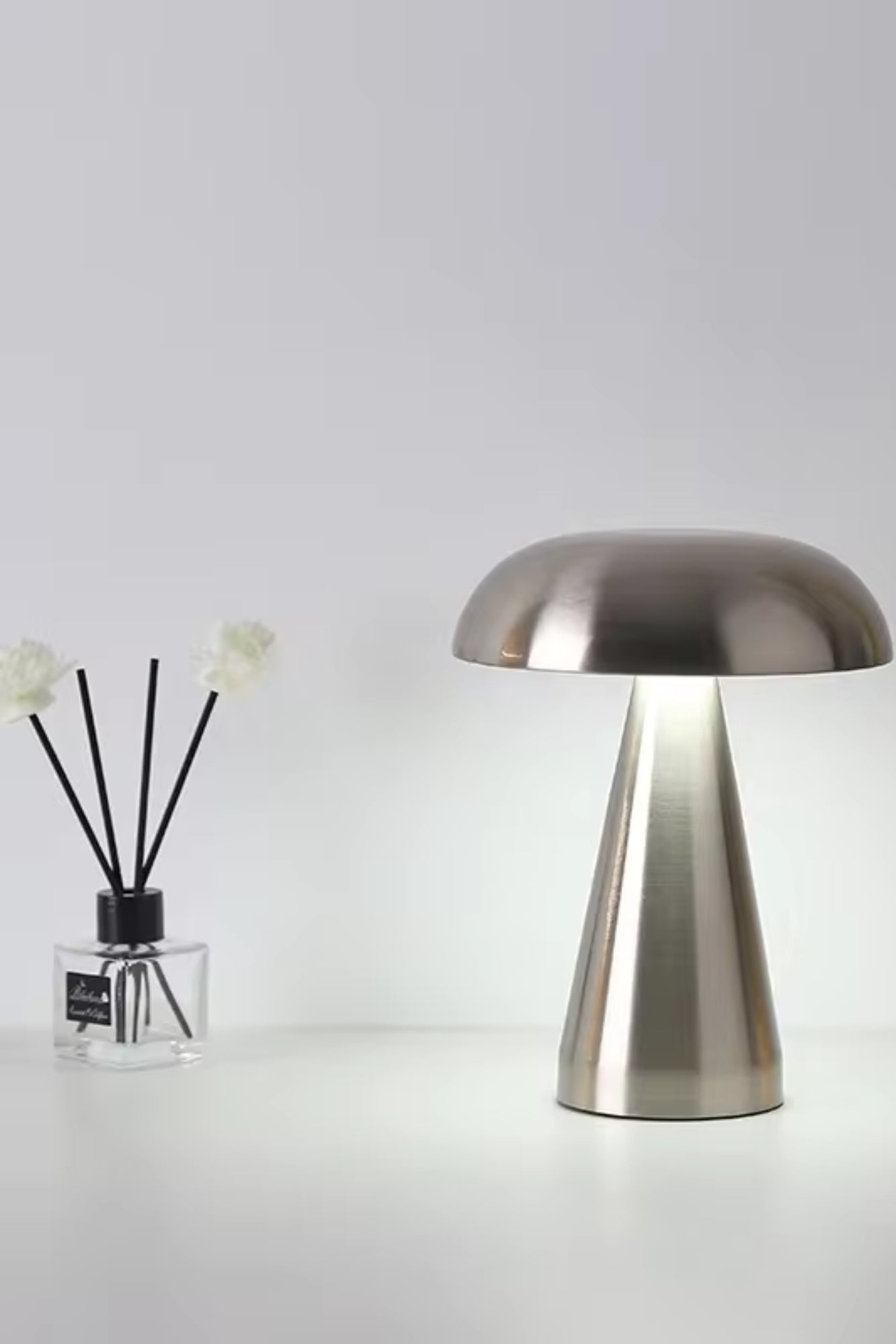 Luminária de Mesa Metálica