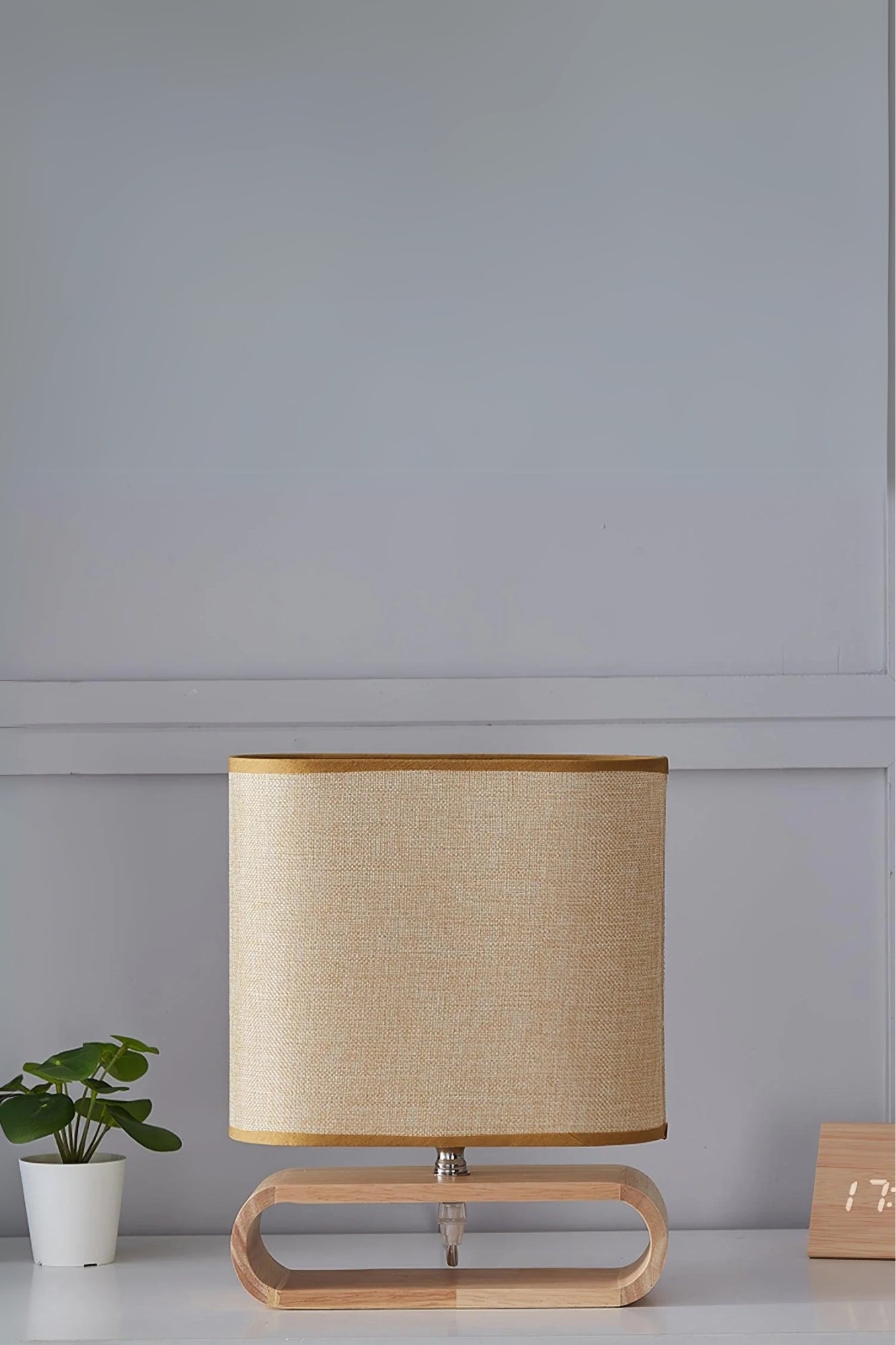 Luminária de Mesa com base de Madeira
